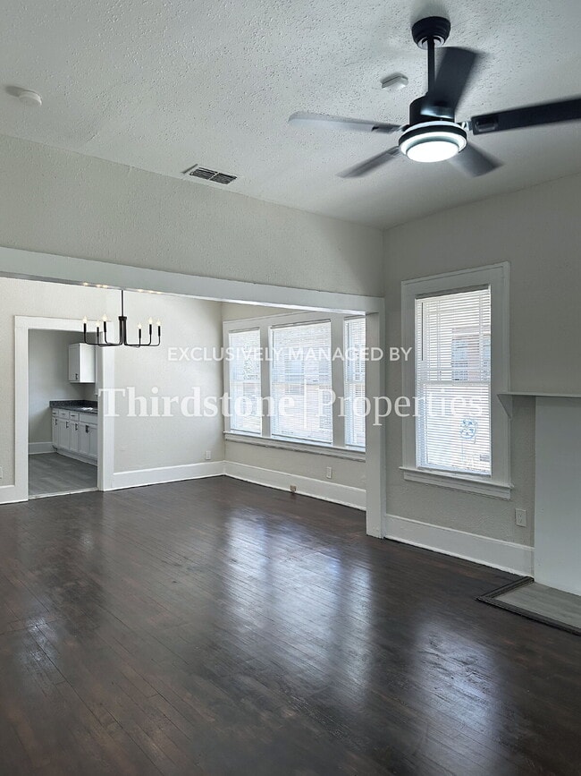Building Photo - 137 W 18th St