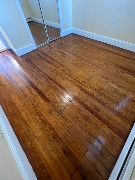 Building Photo - 81-83 America St