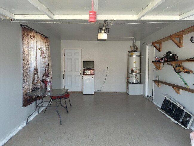 Building Photo - 2352 N Cecelia Ave