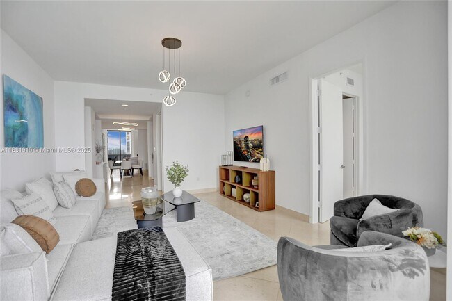 Building Photo - 18101 Collins Ave