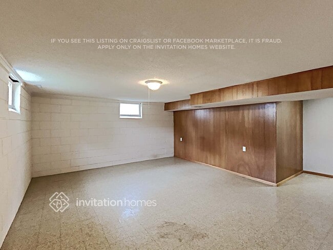 Building Photo - 3015 Dakota Ave S