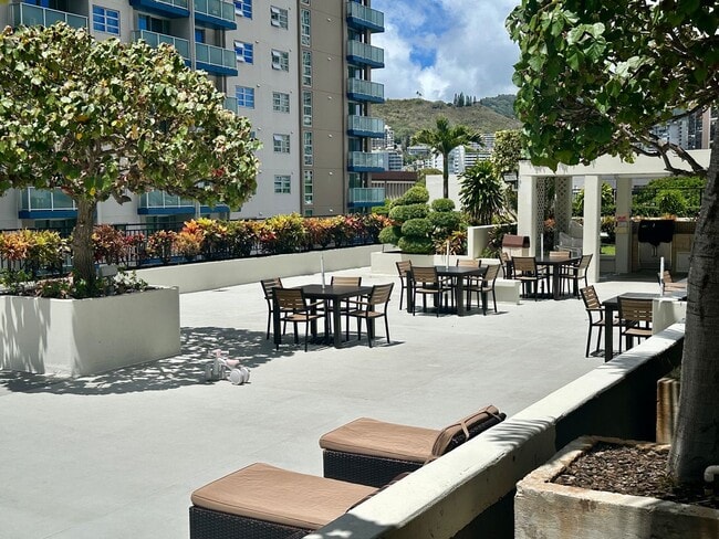 Building Photo - 1 bedroom 1 bath in Highly Desirable Building