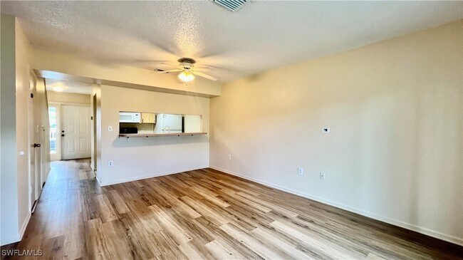Building Photo - 13160 Kings Point Dr
