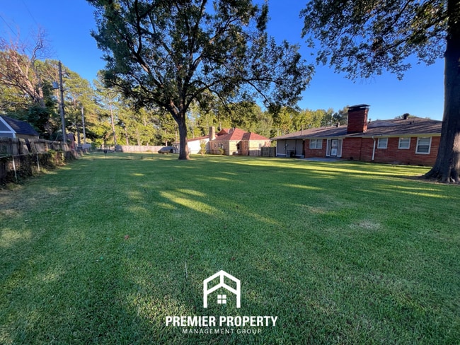 Building Photo - 1624 Nellie Rd