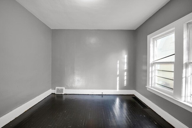 Building Photo - 3598 E 143rd St