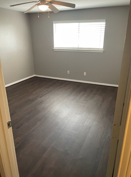 Building Photo - 1804 Camelot Cv