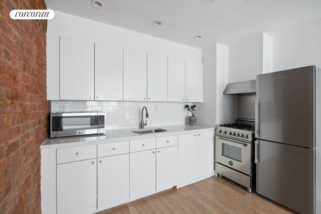 Building Photo - 41 Spring St