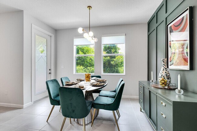 Building Photo - 16330 Oakview Dr