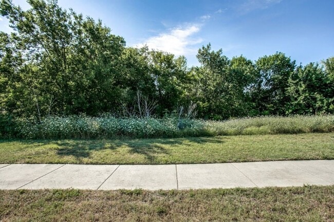 Building Photo - 2225 Splendor Ct
