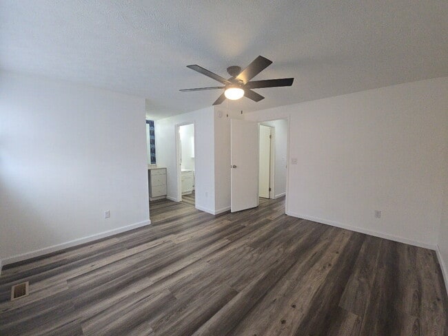 Building Photo - 2877 Mossy Brink Ct