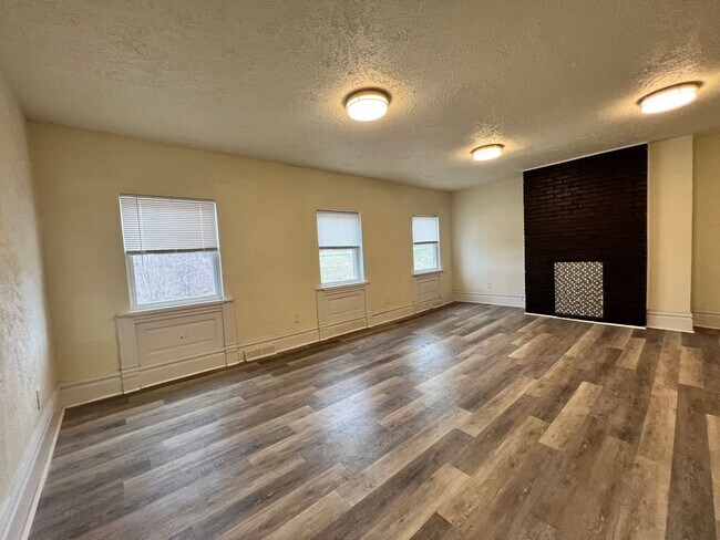 Building Photo - 1408 Fernleaf St