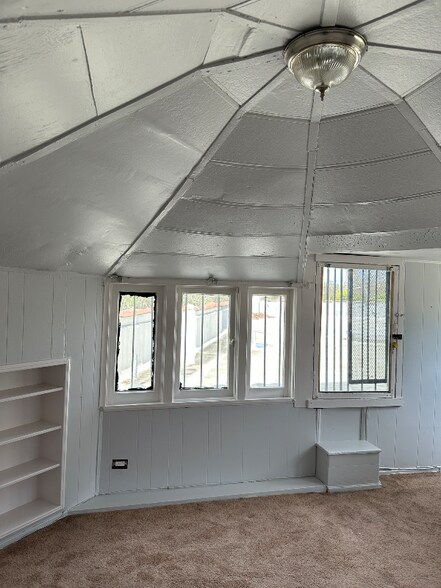 Building Photo - 3221 W 43rd Pl