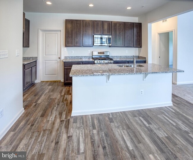 Building Photo - 106 Trails Way