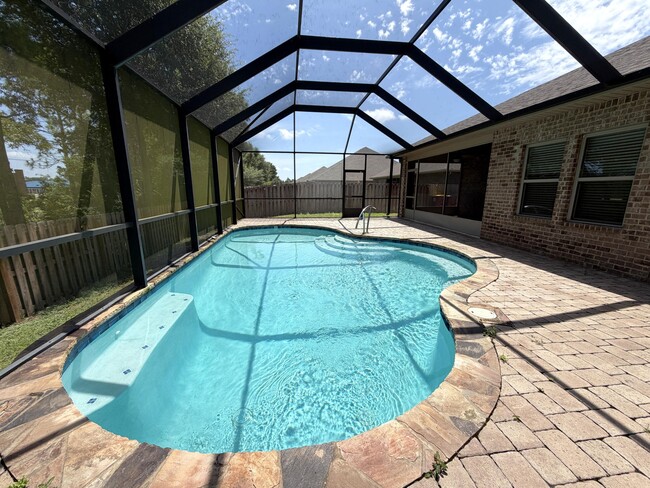 Building Photo - 316 Merlin Ct