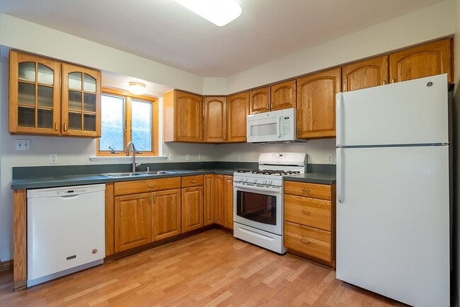 Building Photo - MUST SEE! Cozy Corner Cape in Chevy Chase is Move-in Ready!