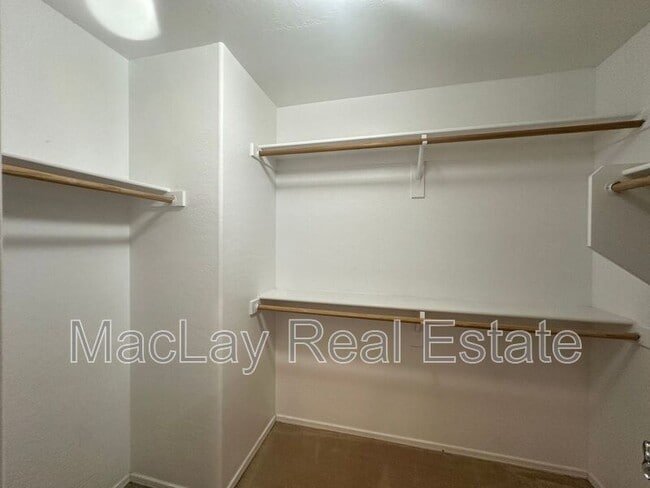 Building Photo - 3691 E Kingbird Pl