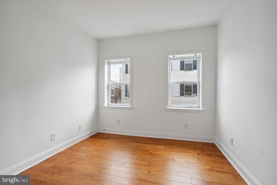 Building Photo - 1563 E Hewson St