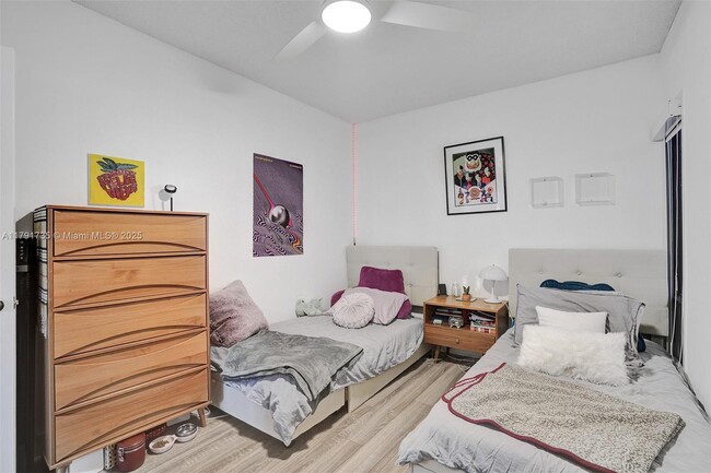 Building Photo - 161 Crandon Blvd