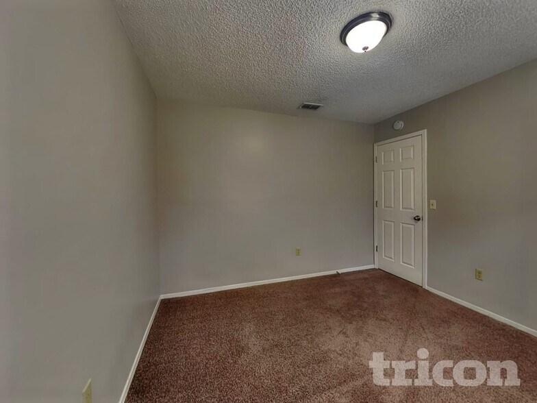 Building Photo - 635 Charles Pinckney St