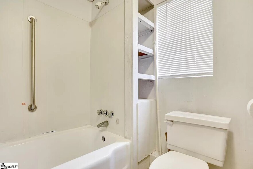 Building Photo - 208 Omar St