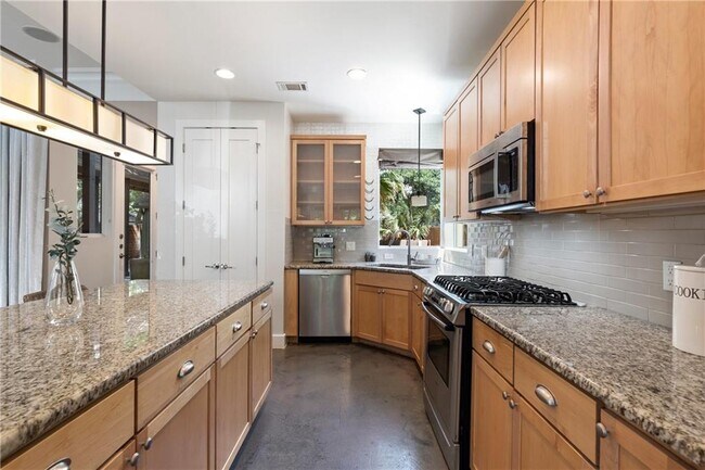 Building Photo - 5010 Finley Dr