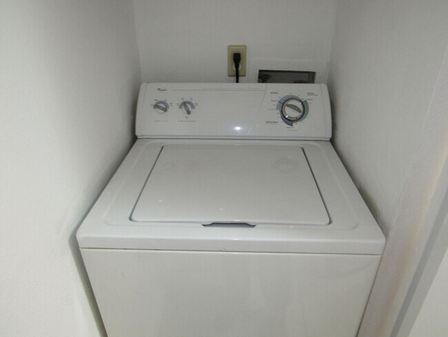 Building Photo - Venetian Palms 12640-1911