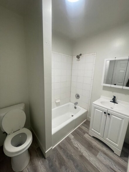 Building Photo - 1291 E Villa Vis Ave