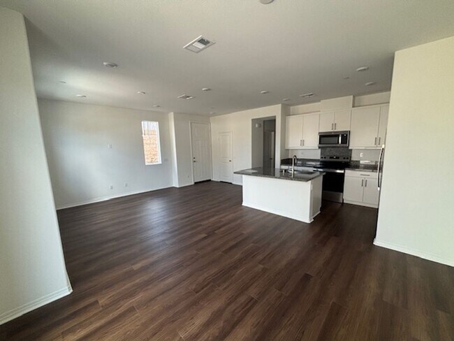 Building Photo - Ready Now! Beautiful Wildomar Condo  3 Bed...