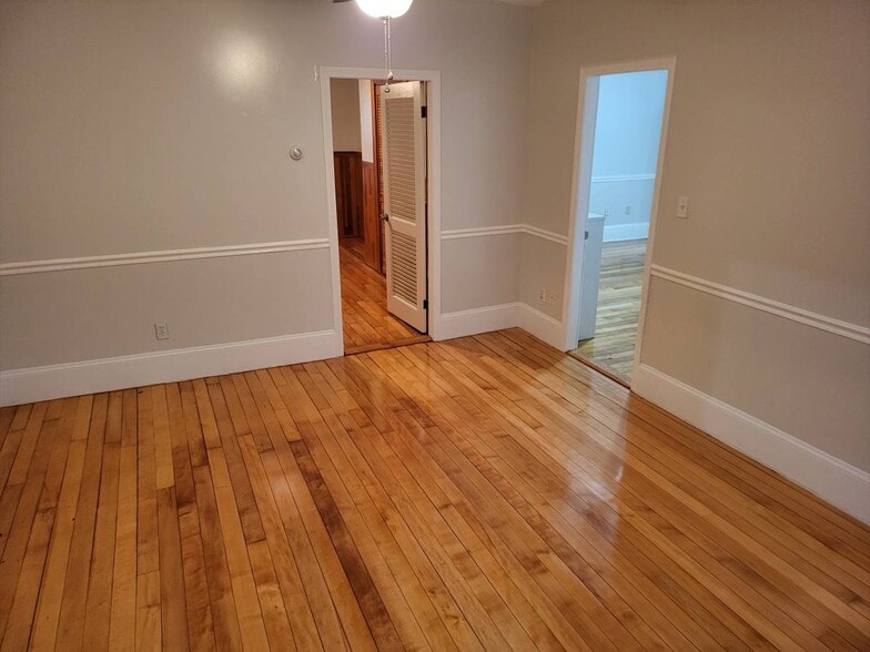 Building Photo - 517 Summer St