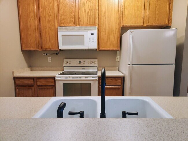 Building Photo - 1320 SE Florence Dr