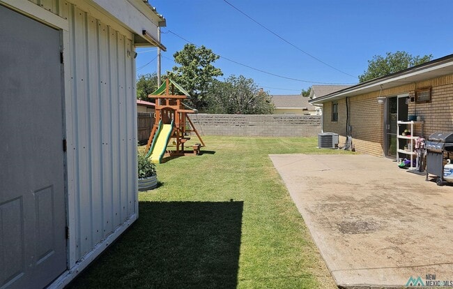 Building Photo - 217 W University Dr