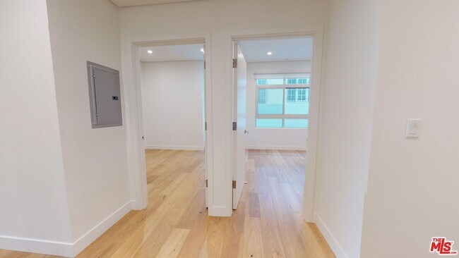 Building Photo - 938 Orange Grove Ave