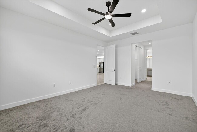 Building Photo - 12347 SW Compass Pt Dr