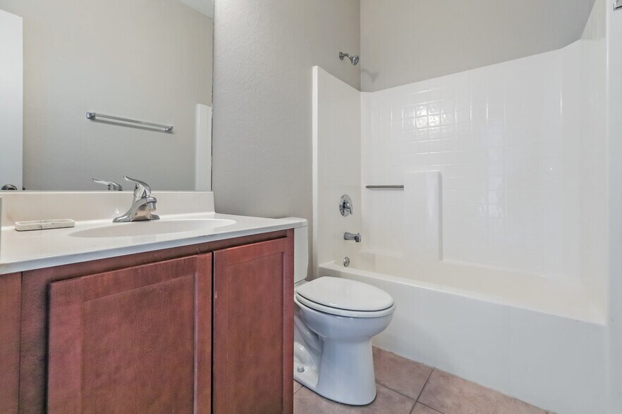 Building Photo - 15385 Lakeland Cir