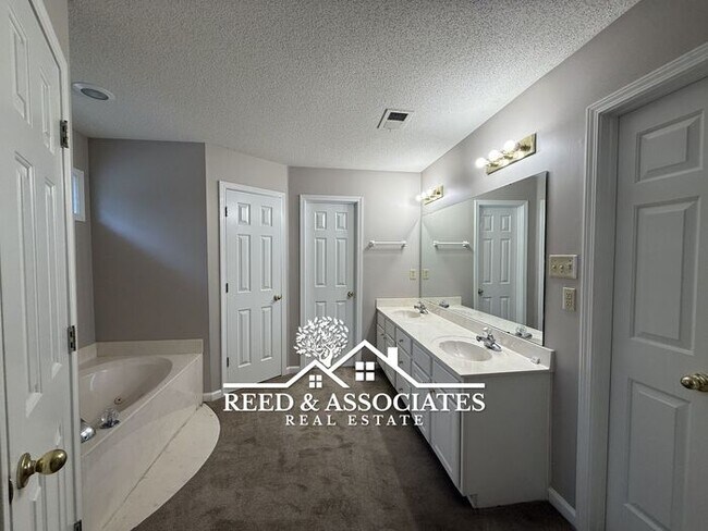 Building Photo - Cordova Home Located in Quiet Cove!