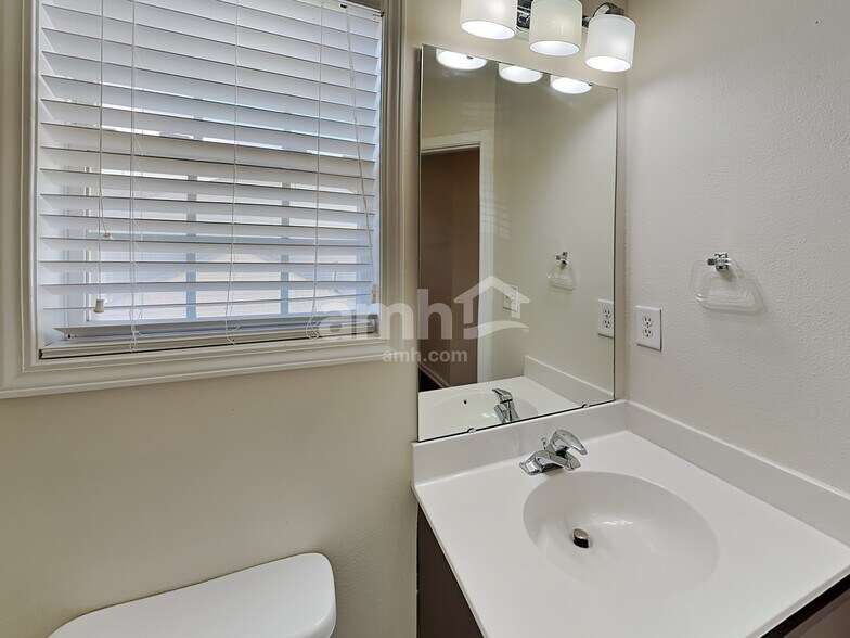 Building Photo - 11234 Heritage Green Dr