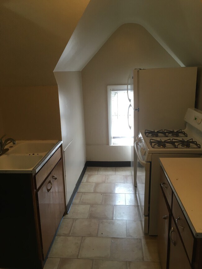 Building Photo - 1569 1st Ave SE