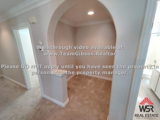 Building Photo - Beautiful 4 bedroom / 3 bathroom home