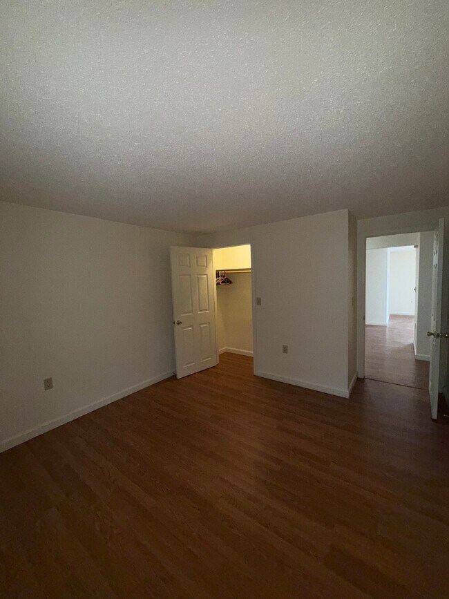 Building Photo - 826 State St