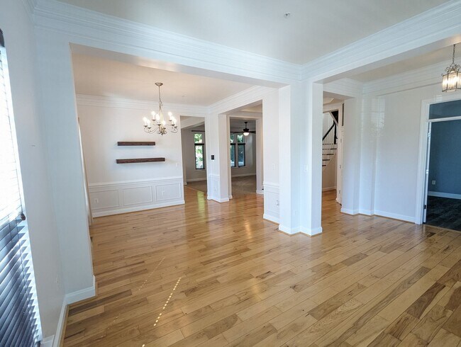 Building Photo - Impeccably maintained SFH in Clarksburg re...