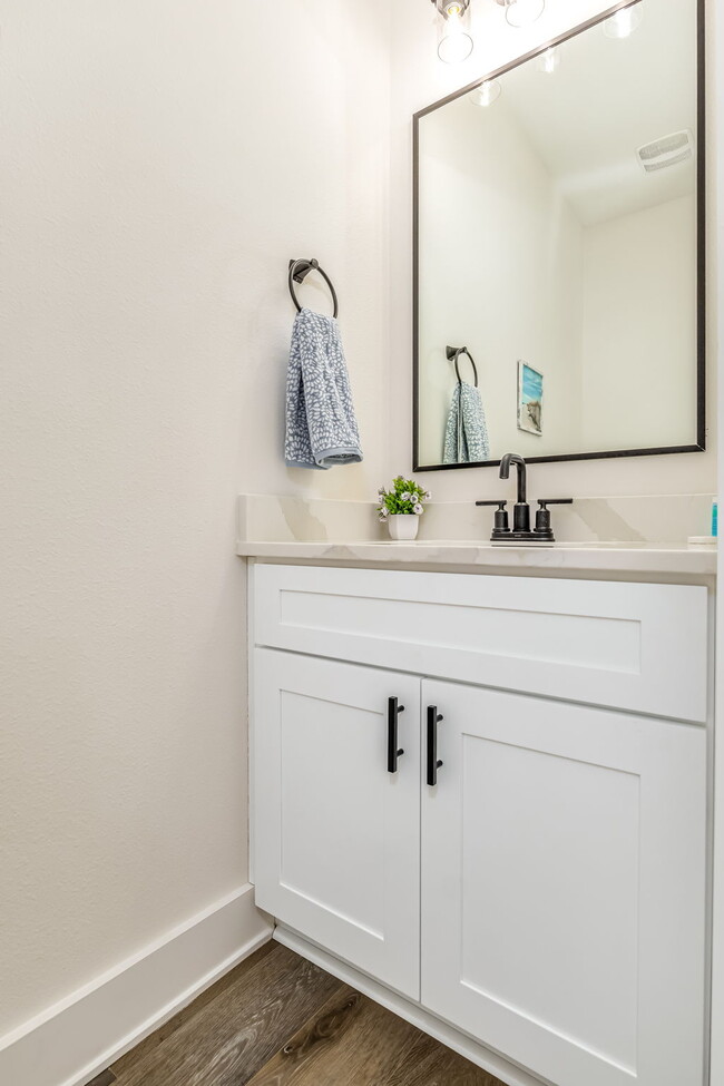 Building Photo - 520 N De Villiers St