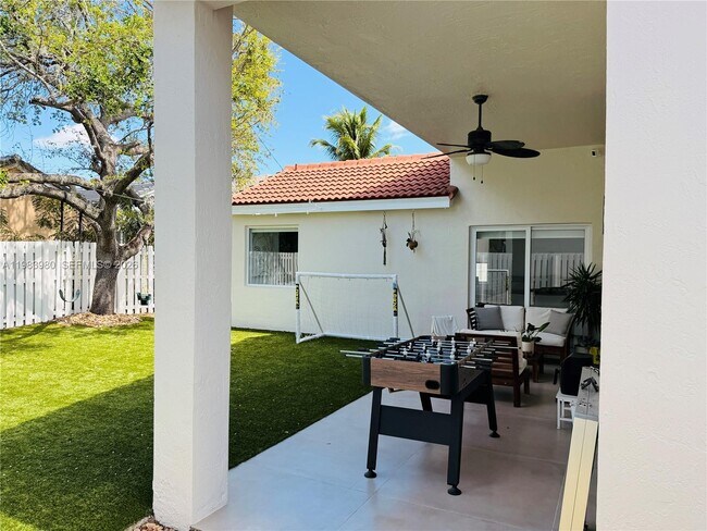 Building Photo - 646 Stanton Dr