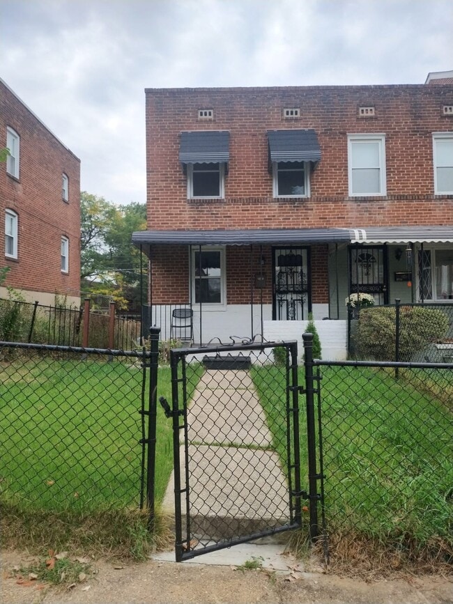 Building Photo - 2737 Bookert Dr