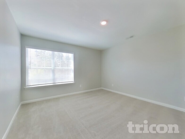 Building Photo - 205 Brenett Francis Ct