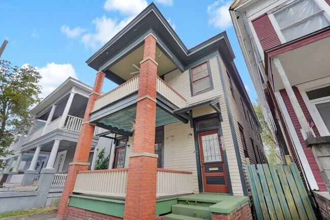 Building Photo - 2 BED | 1 BATH | STARLAND | PARKING SPACE INCLUDED
