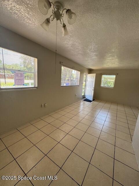 Building Photo - 915 S Fiske Blvd
