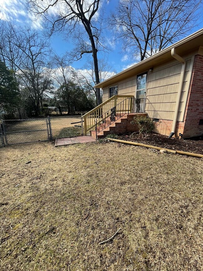 Building Photo - 4 Bedroom home 2.5 Bath  Edwards Road Area...