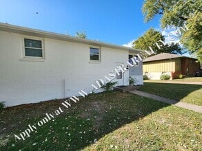 Building Photo - Nice Updated 2 Bed 1.5 Bath Duplex in Base...