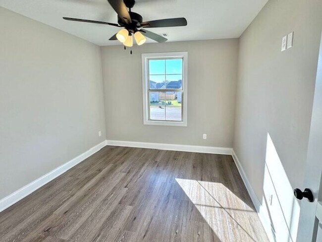 Building Photo - Beautiful Modern Brand New Home in Stonebr...
