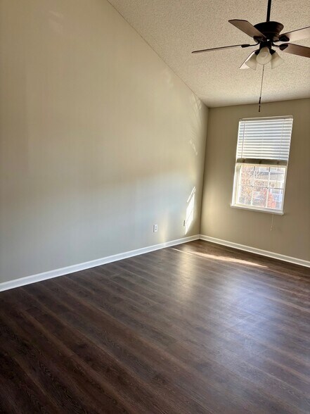 Building Photo - 169 Walkbridge Way